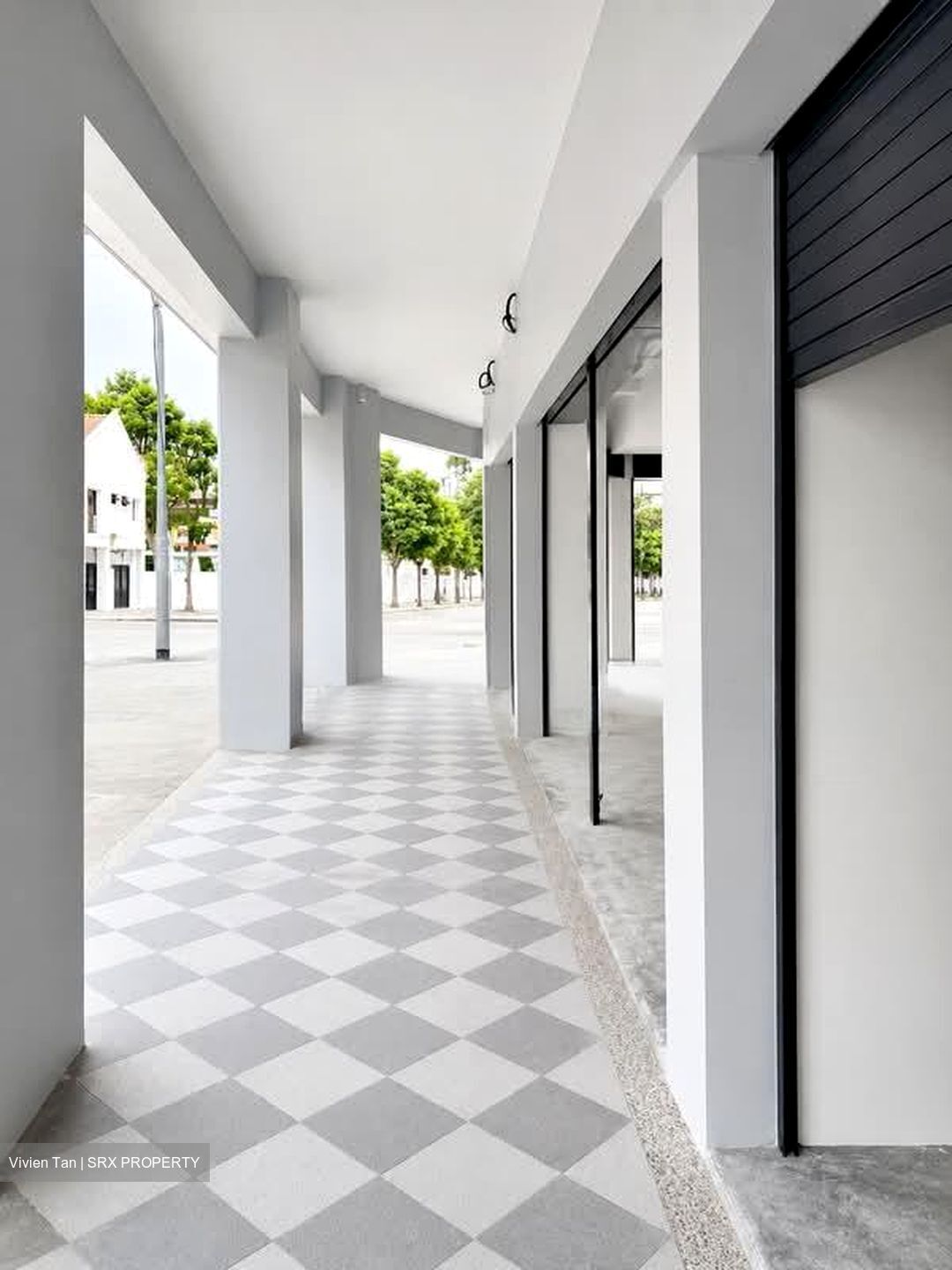 Sims Avenue (D14), Retail #581169891